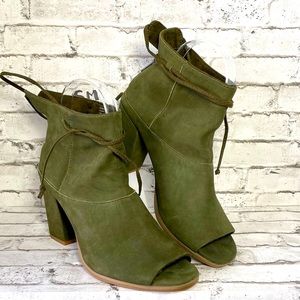 Seychelles Women’s Triple Threat Open Toe Booties in Olive ~ Size 7 & 1/2